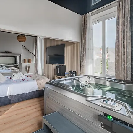 Cocoon Du Jacuzzi-wifi-parking * Charavines